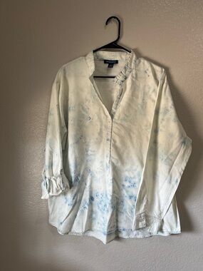 Bandolino Women’s White Shirt with Light Blue Tie-Dye Accents Sz XL Casual Chic
